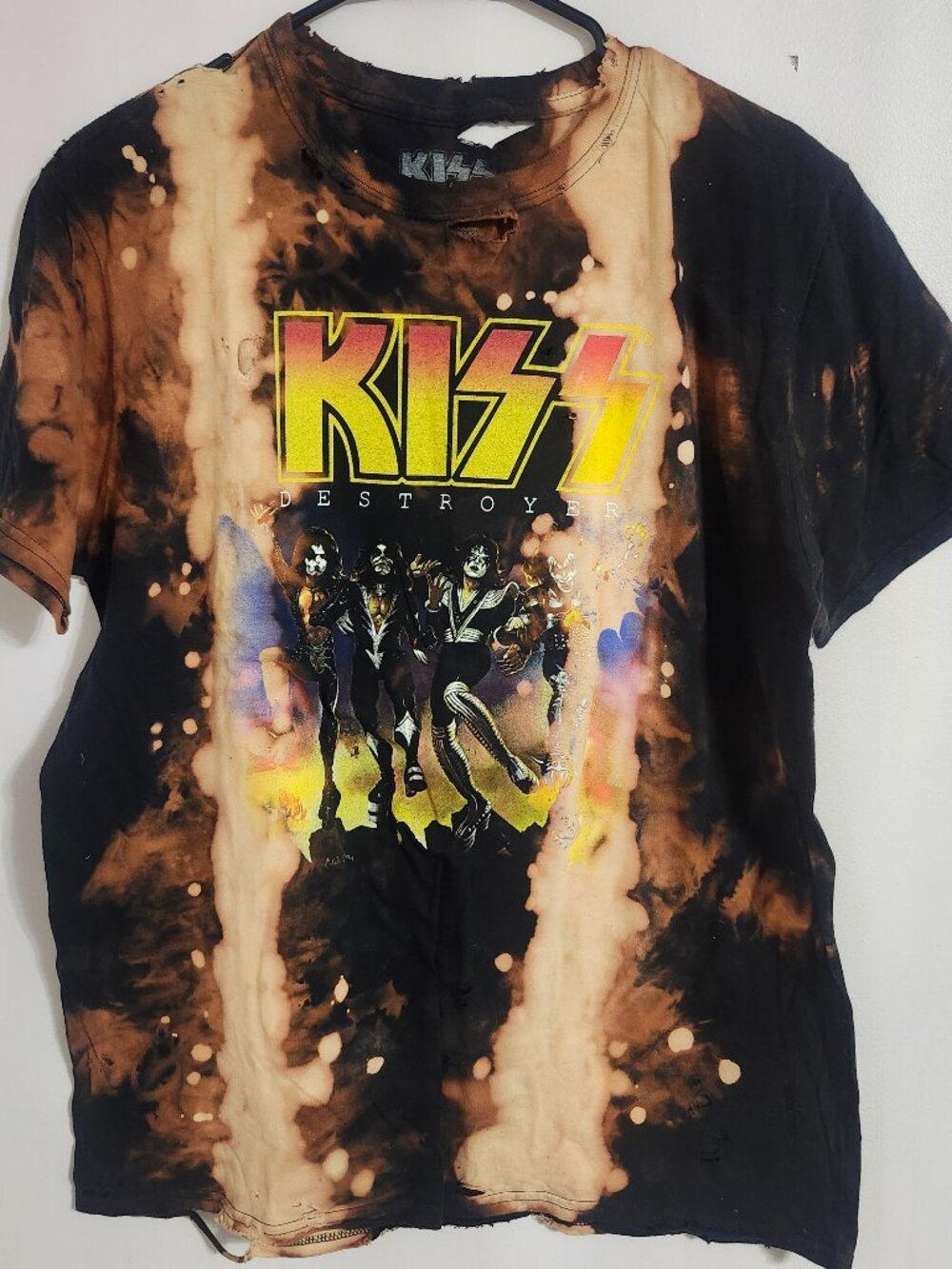 Bleached and distressed KISS band shirt size L